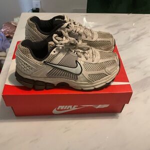 Nike Kids Shoes - Cream and Black